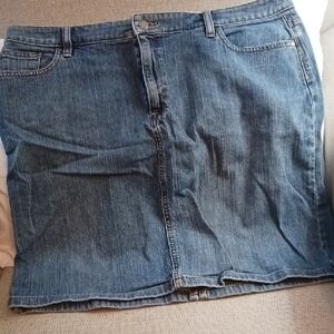 LL Bean Classic Blue Denim Skirt Size 16 Reg Favorite Fit